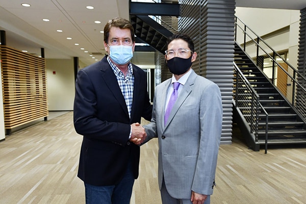 Hyosung Group Chairman Cho Hyun-joon Sets Out to Take Over the Post-Coronavirus US Market
