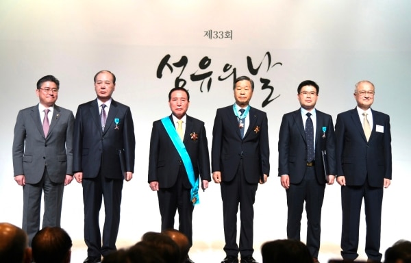 Hyosung President Kyoo-Young Kim Awards ‘Gold Tower Order of Industrial Service Merit’ at Textile Day