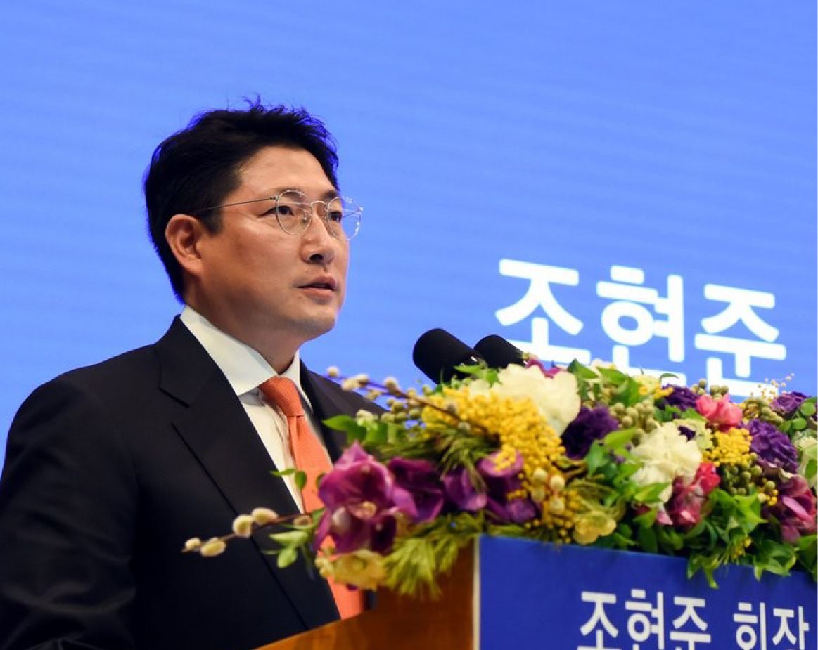 Chairman Cho Hyun-joon delivering a keynote speech, presenting Hyosung Group’s vision and strategic direction