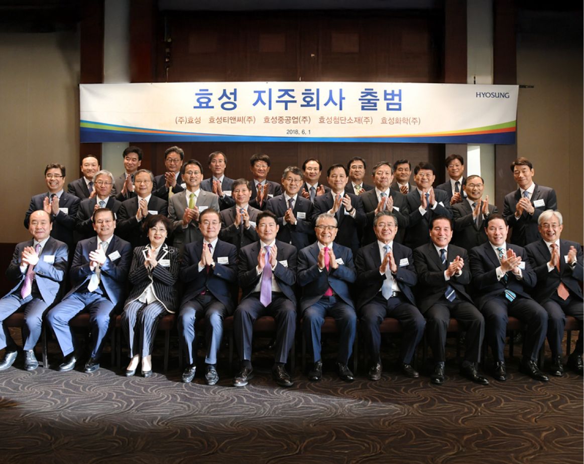 Chairman Cho Hyun-joon and Hyosung’s leadership team commemorating the official launch of the new holding company structure