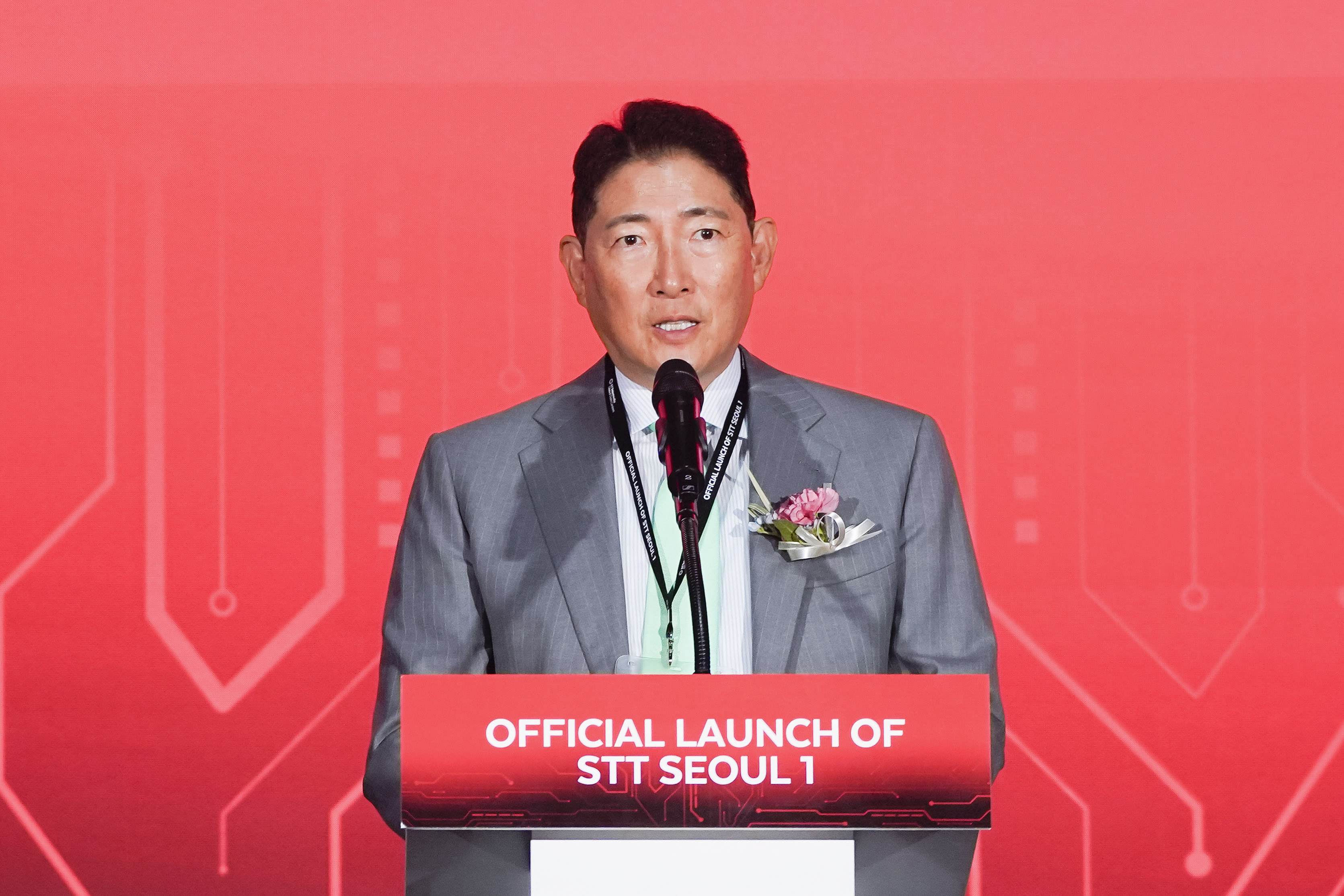 Hyosung Chairman Cho Hyun‑joon speaks at the opening of STT Seoul 1, highlighting his leadership in expanding AI data center infrastructure through global partnerships.